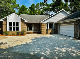 704 Cordgrass Rd, Hampstead, NC 28443