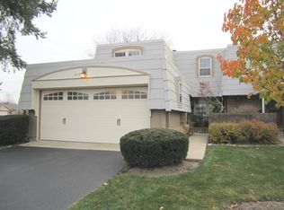 641 Burgundy Ct UNIT A, Elk Grove Village, IL 60007
