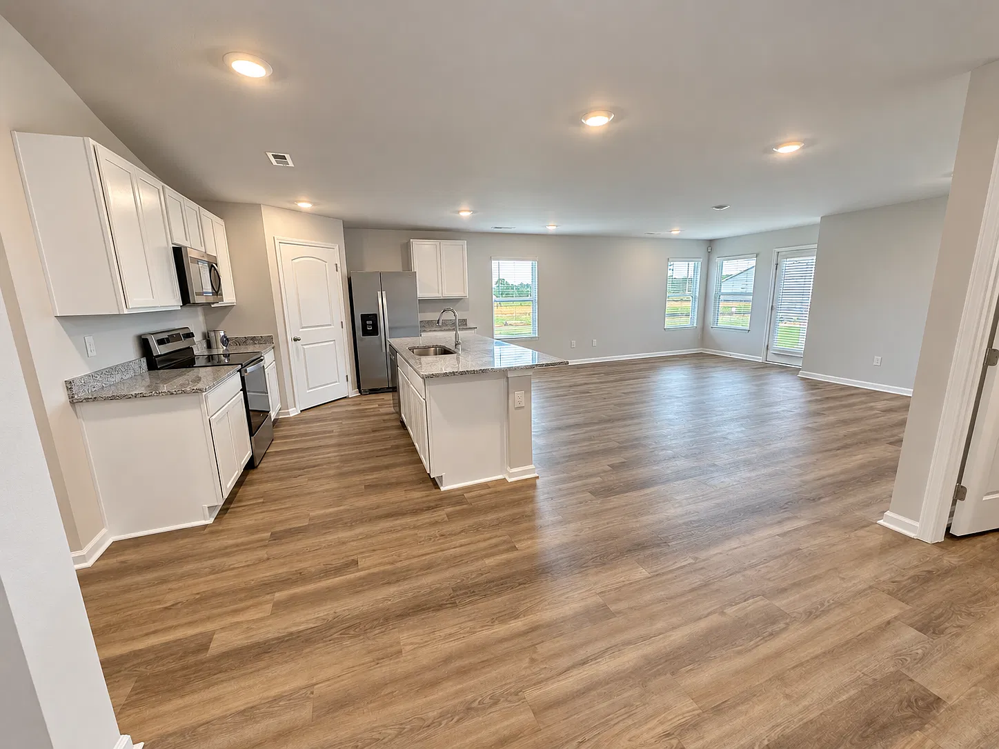 5 bed, 2018 sqft, $2,100 — Photo 4