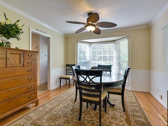 4th image of 3803 Woodmont Ln #A