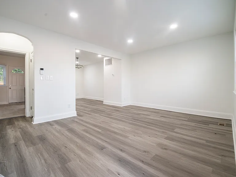 2493 Fairway — Photo 4