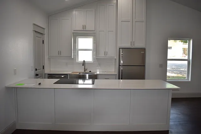 1216 W Nelson St — Photo 2