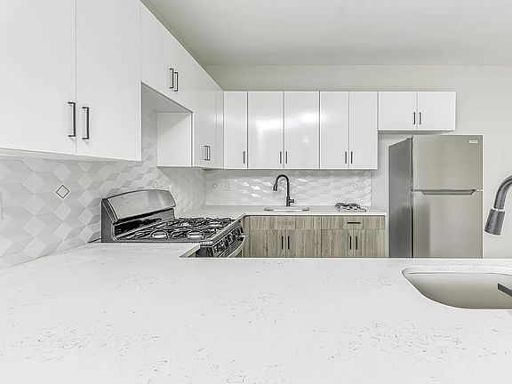 2nd image of 129 Spring St