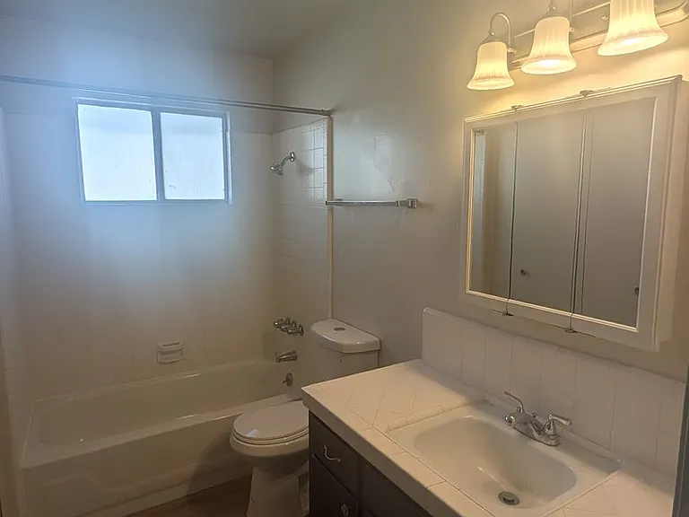 1103 Sycamore St — Photo 7