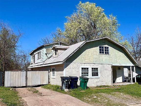 2nd image of 1021 SW 33rd St