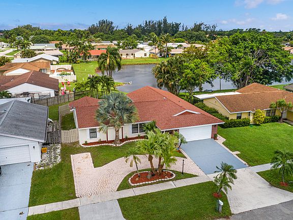 3rd image of 8479 Raymond Dr