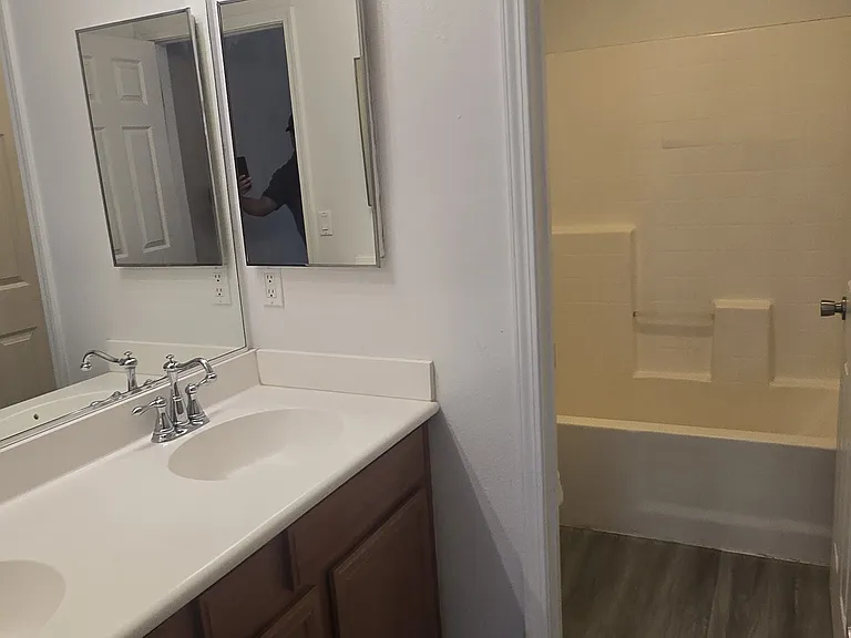 8225 Buchanan Ct — Photo 12