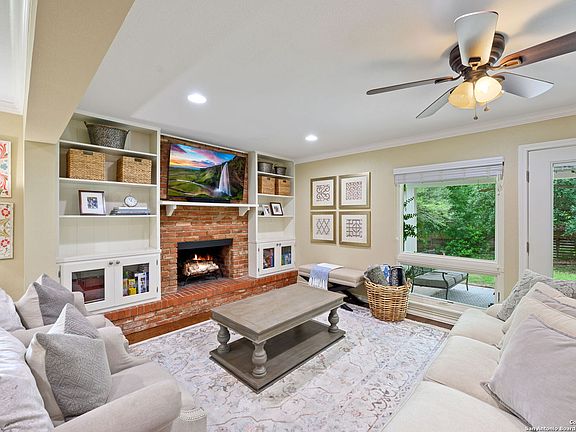5th image of 3214 OAKLEAF DR