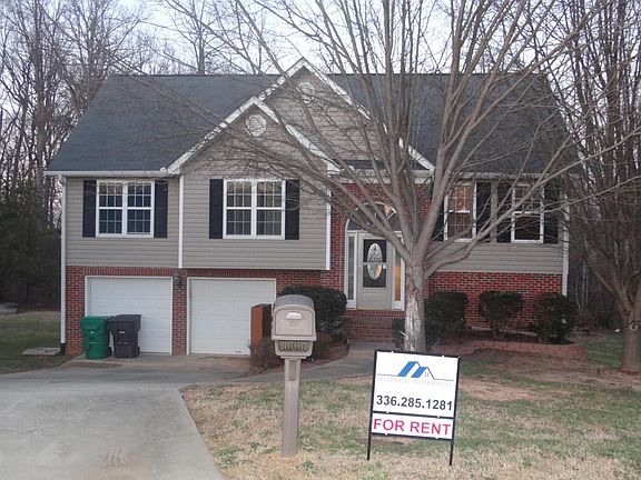 2nd image of 3820 Abbeywood Pl