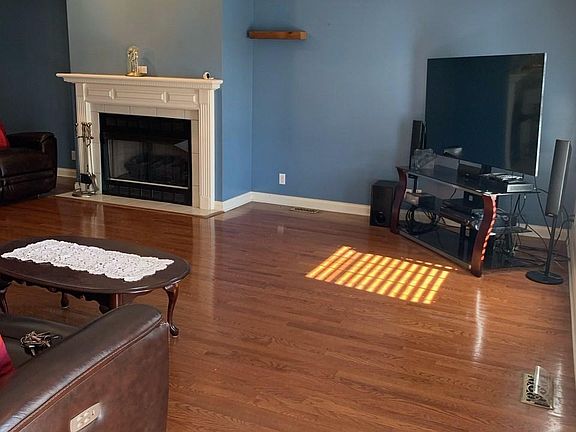 4th image of 10044 Neenah Dr