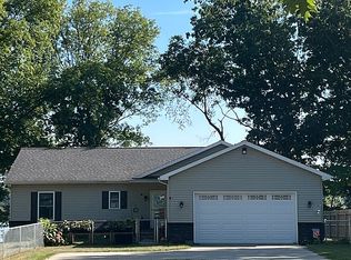 58241 James Dr, Three Rivers, MI 49093