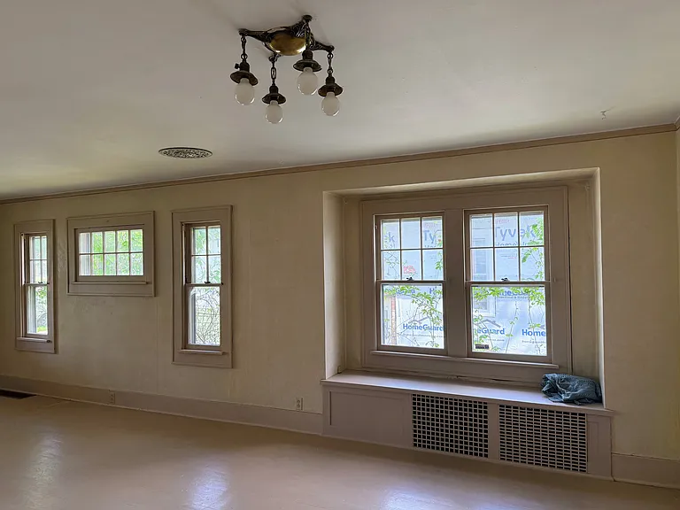 426 Clark Ave — Photo 5