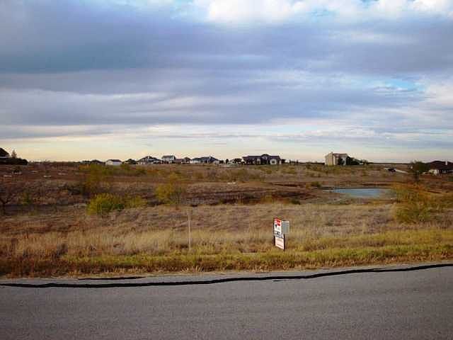 1st image of 305 Comanche Cir