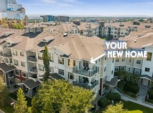 22 Auburn Bay Line SE #404, Calgary, AB T3M1Z8