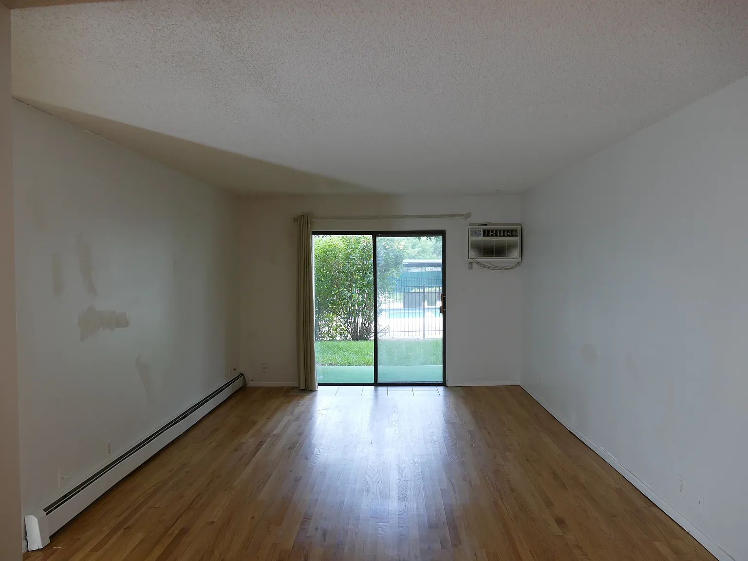 2 bed, 954 sqft, $1,800 — Photo 2
