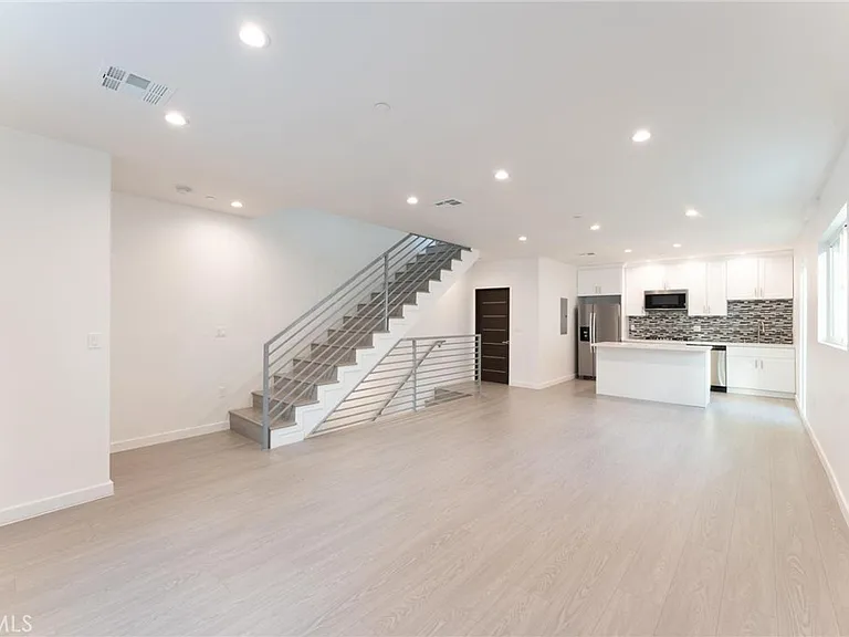 6845 N Haskell Ave #1 — Photo 18