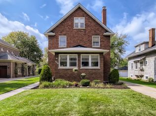 130 S Kenmore Ave, Elmhurst, IL 60126