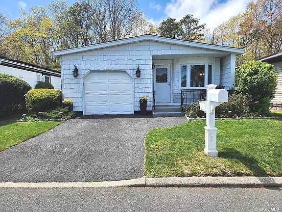 165 W Village Circle UNIT 165, Manorville, NY 11949 | Zillow