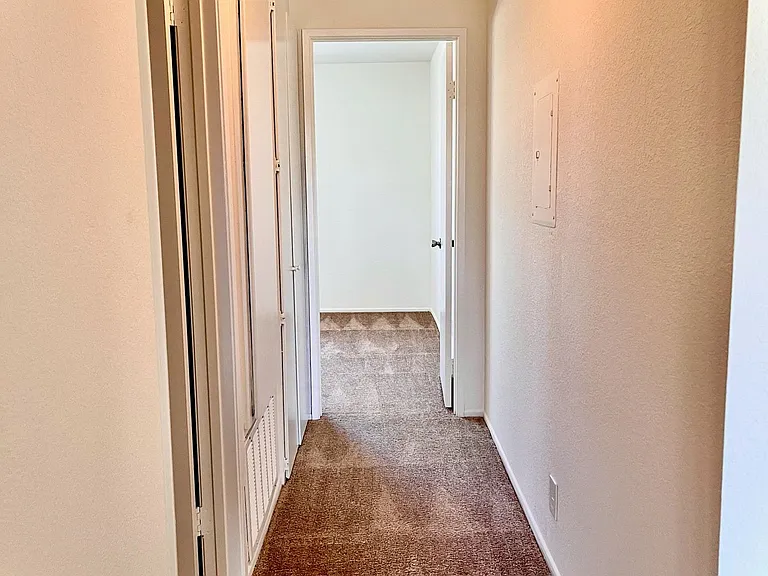 Royal Oaks Apartments in Bermuda Dunes — Photo 16