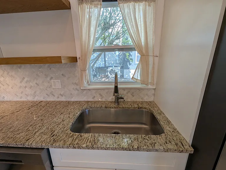 30 Woodrow Ave — Photo 5
