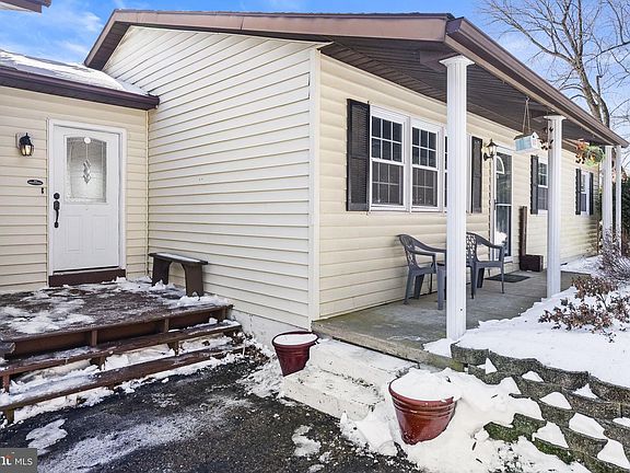 4th image of 236 Hill Rd