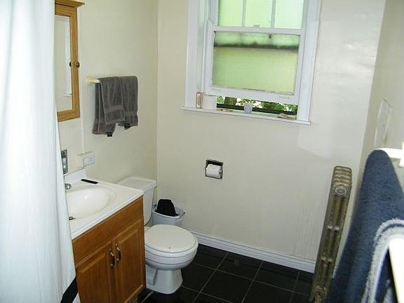 3rd image of 4858-4860 N Hermitage Ave #2D