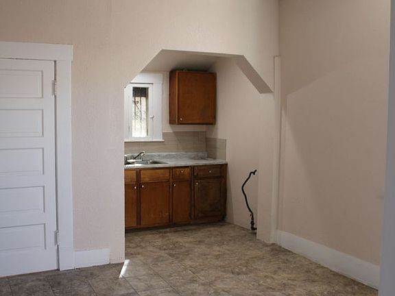 5th image of 3114 E Missouri Ave