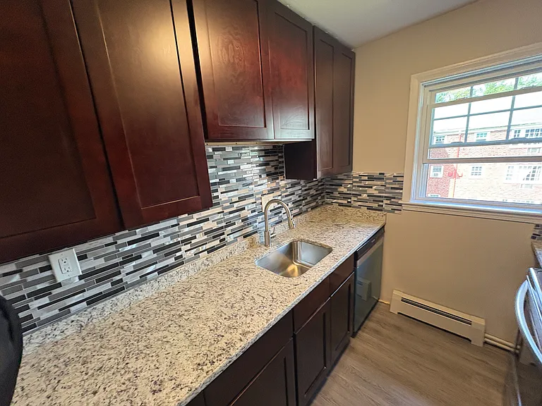 30A Hillside St #B18 — Photo 6