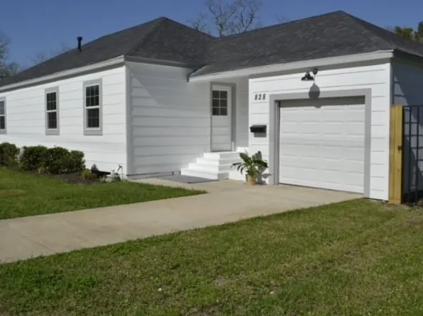 828 Holly St, La Marque, TX 77568