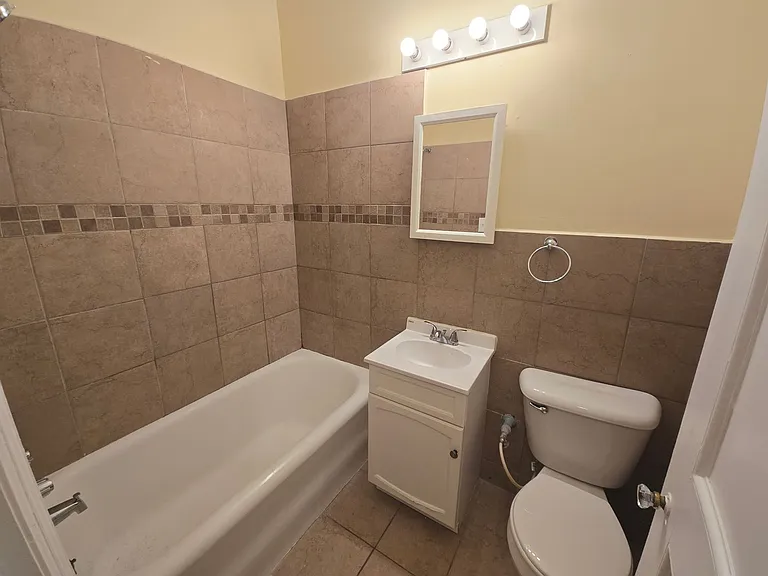 Whitestone Manor Apartments — Photo 16