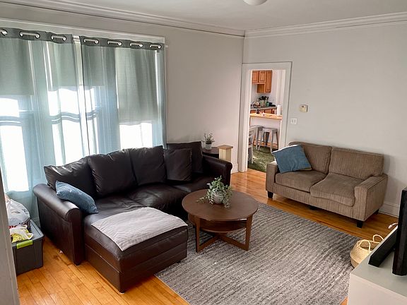 3rd image of 453 E Lincoln Ave