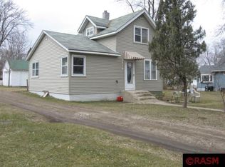 1516 S 3rd St, Saint Peter, MN 56082