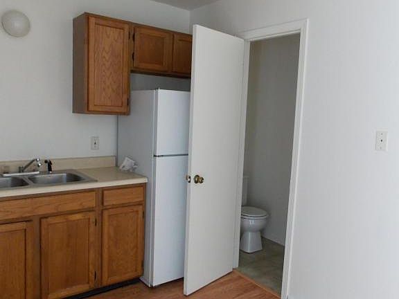 5th image of 804 Plymouth Ave NE
