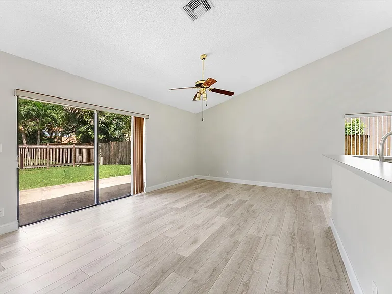 5809 Sun Pointe Cir — Photo 8