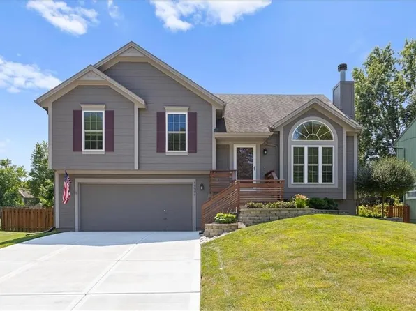19999 W 219th Ter, Spring Hill, KS 66083