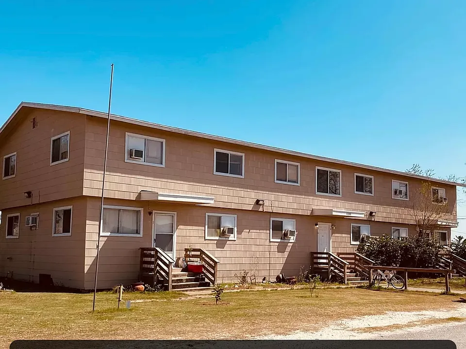 1265 N Commercial St #3