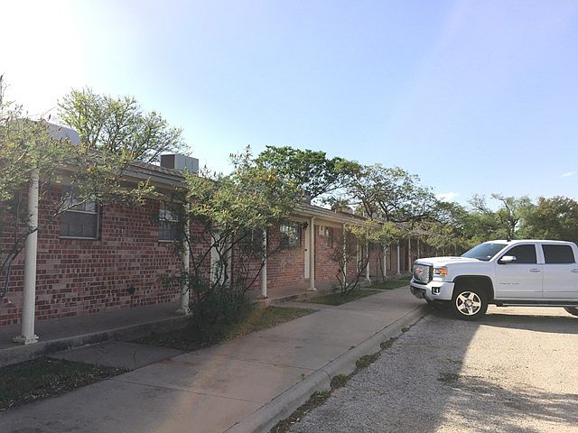 1st image of 2413 Idlewood Ln