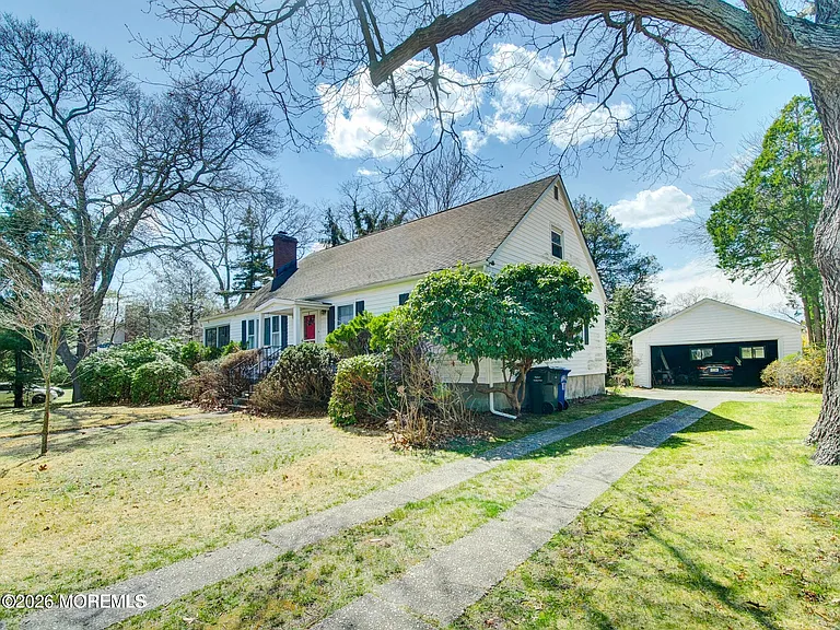 224 Chatham Ave — Photo 2