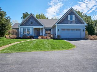 8 Clam Cove Dr, Rockport, ME 04856