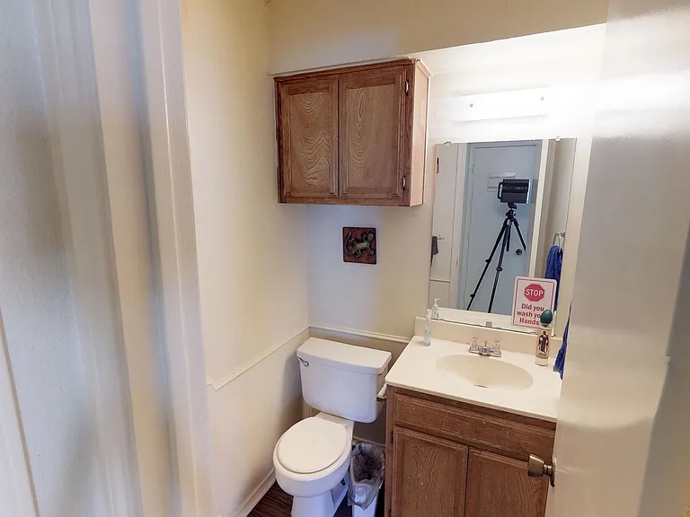521 W Sycamore St — Photo 24