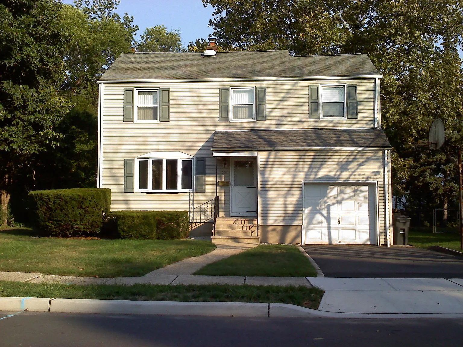 561 Berlant Ave photo 1