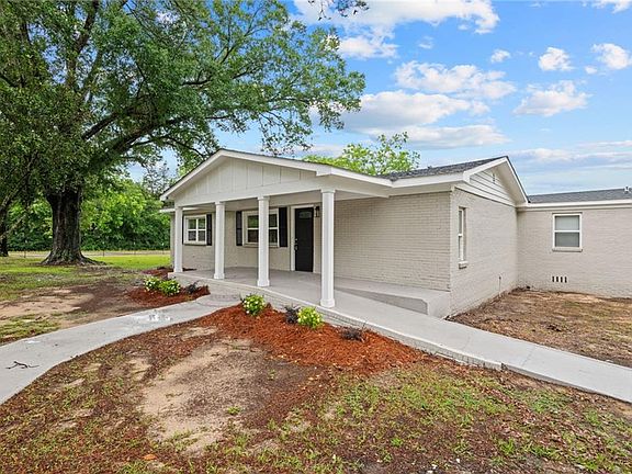 3rd image of 4105 Saint Nicholas Dr E