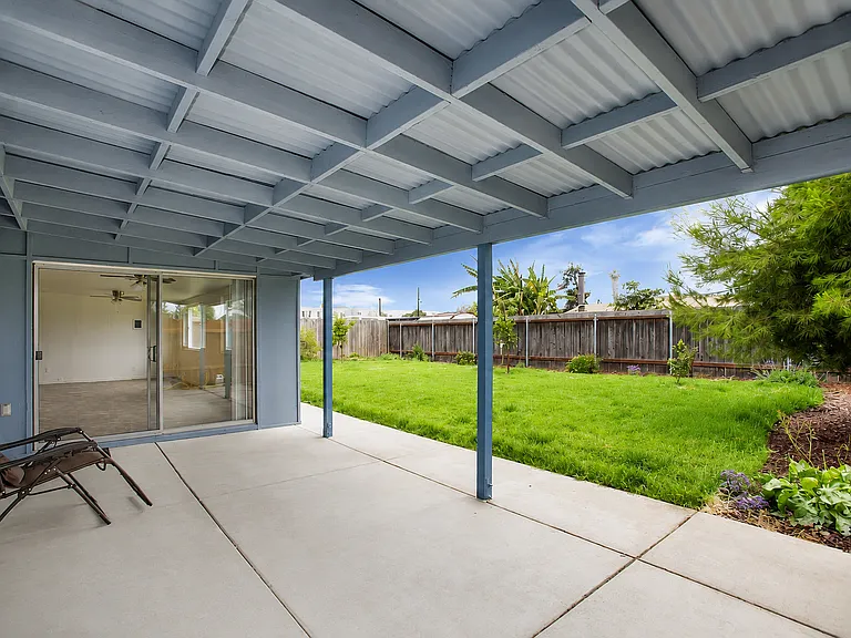 1201 Holly Ave — Photo 17