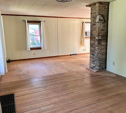 3rd image of 1226 Graylock St