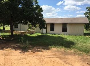 952 Wildflower Dr, Lytle, TX 78052