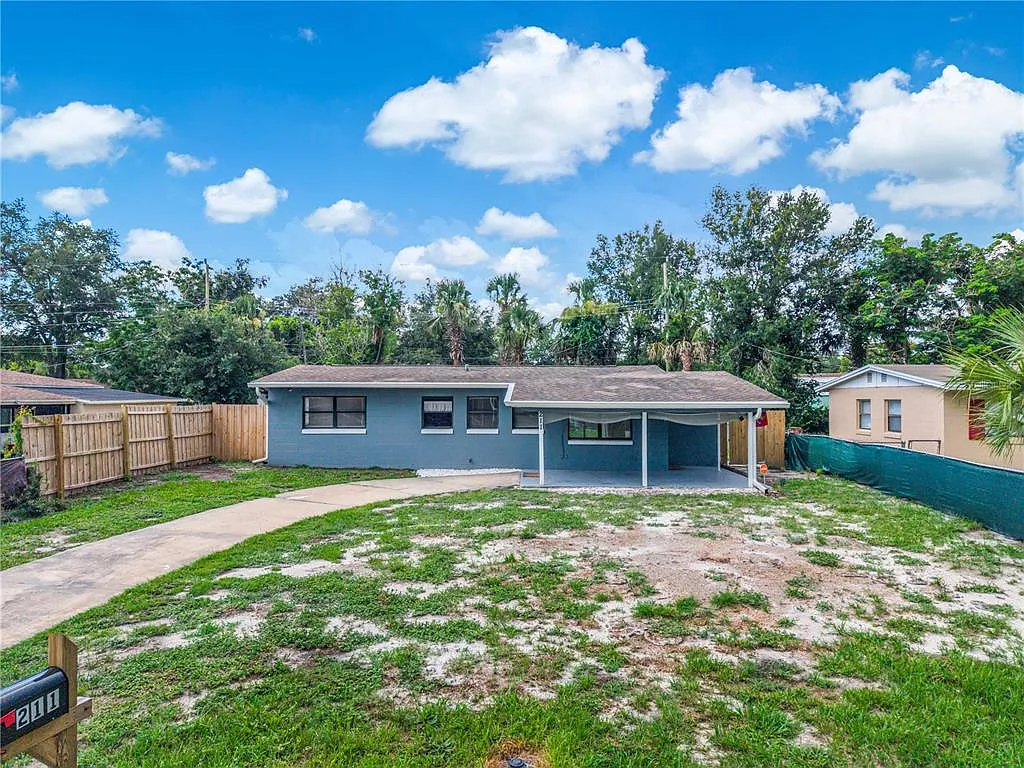 3 bed, 1.0 bath, 858 sqft, $1,800 — Photo 4