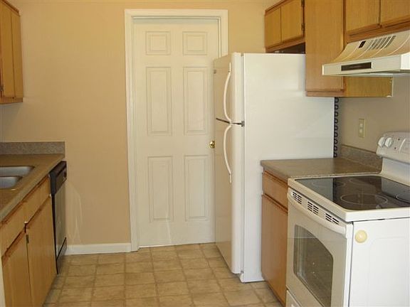 4th image of 371 E Brittany Way