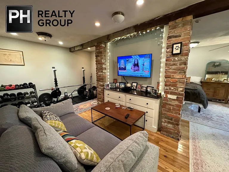 39 Highland Ave — Photo 3