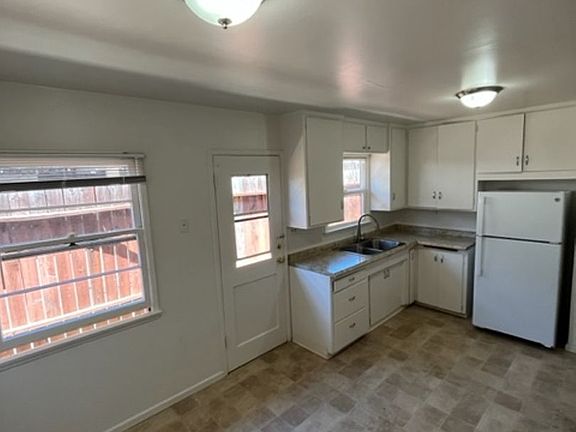 4th image of 132 & 136 Stenner St #136