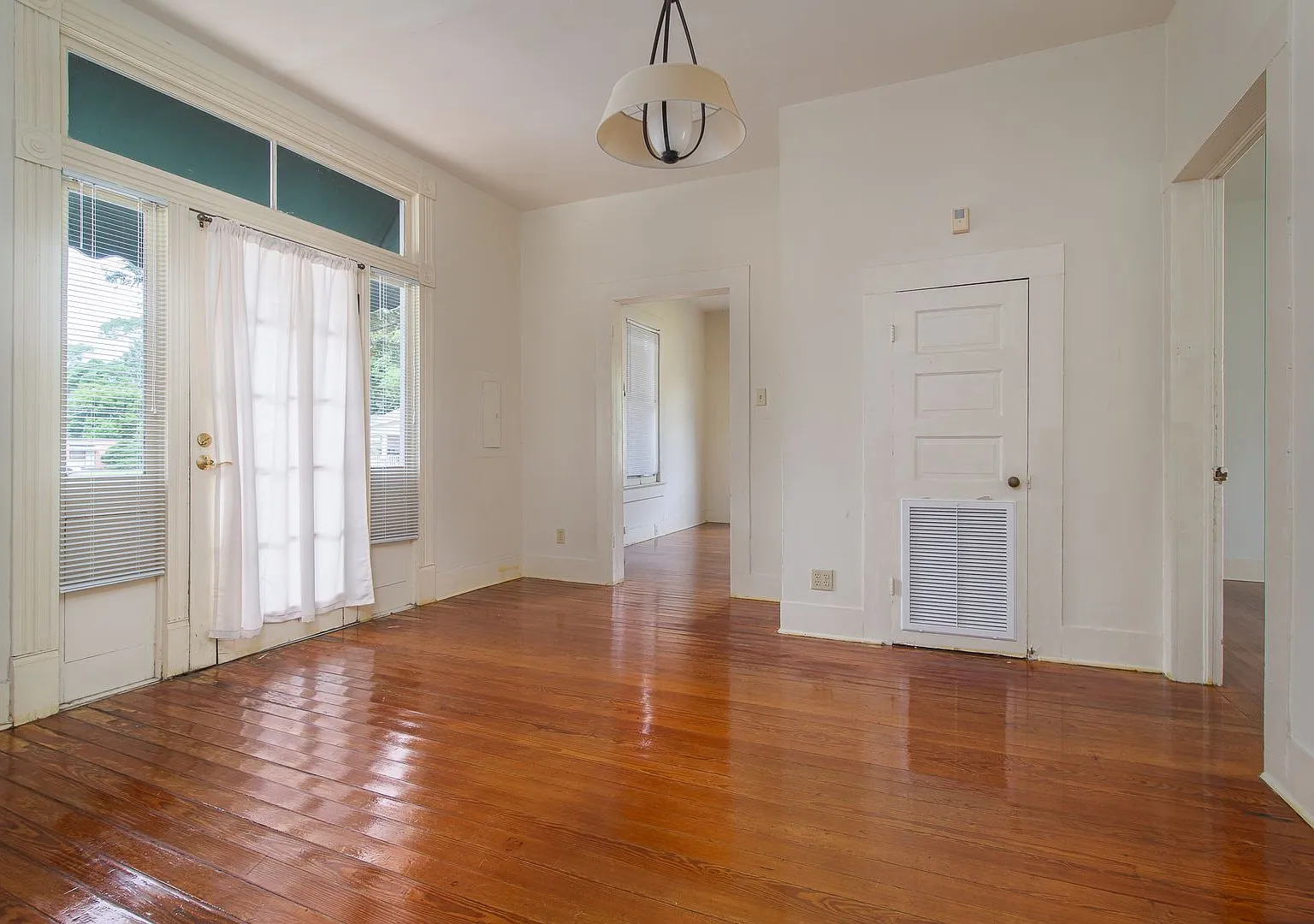 1211 Holly St 2/1 near downtown Alex — Photo 3